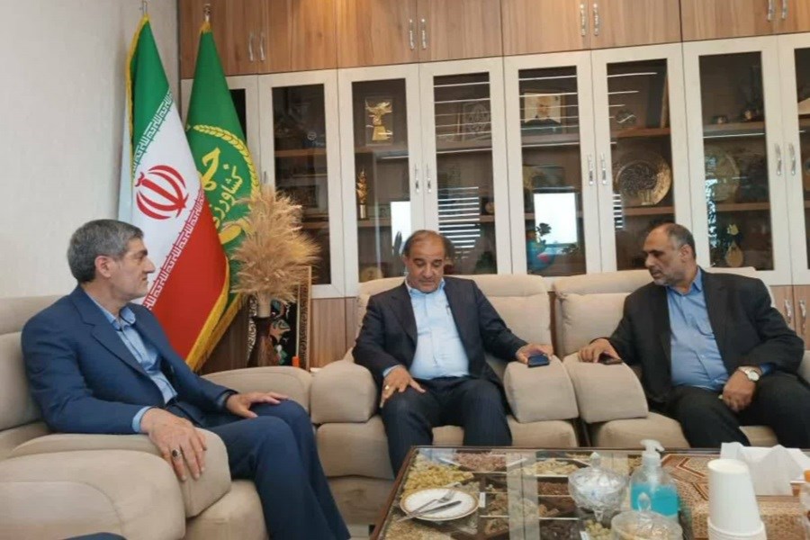 تصویر در دیدار استاندار فارس و رئیس کمیسیون کشاورزی مجلس با وزیر جهاد کشاورزی چه گذشت؟