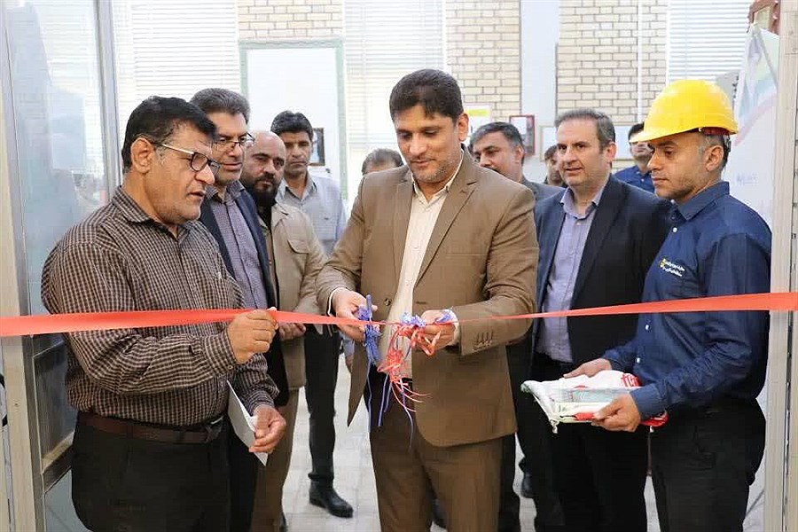 تصویر بهره برداری از طرح های افزایش ظرفیت پست های تامین و انتقال برق شهرستان تنگستان بوشهر