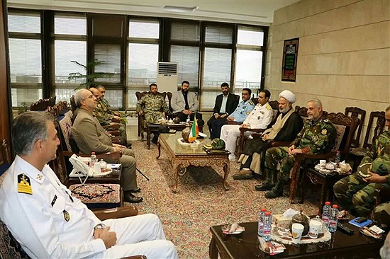 فرماندهان یگان‌های ارتش جمهوری اسلامی ایران مستقر در استان کرمان با استاندار کرمان دیدار کردند