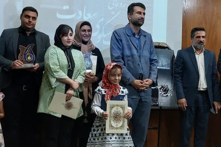 تصویر آمادگی پذیرش در سازمان بسیج هنرمندان فارس بدون هیچ گونه جناح بندی سیاسی
