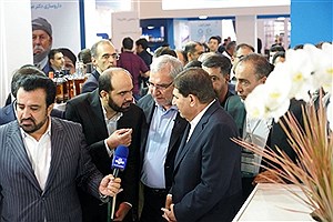 گفتگوی معاون اول رئیس جمهور و وزیر بهداشت با تولیدکنندگان دارو در نمایشگاه ایران فارما