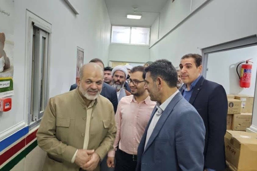 تصویر وزیر کشور از بیمارستان حضرت امام محمدباقر(ع) قیروکارزین بازدید کرد