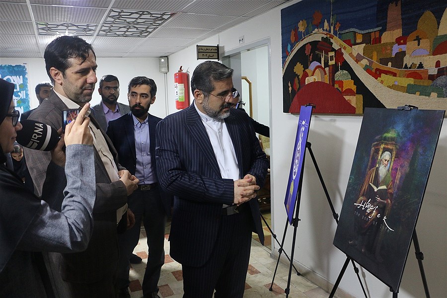رونمایی وزیر فرهنگ از طرحواره های برگزیده یاد روز حافظ