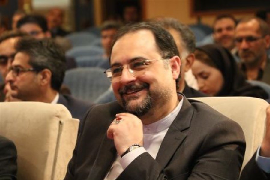 تصویر با حکم وزیر حسین شیرزاد مدیر عامل شرکت پشتیبانی امور دام شد