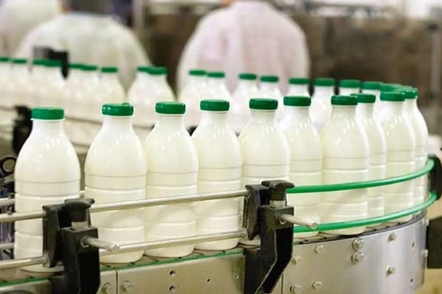 تصویر شیر خام عرضه شده در مراکز لبنی شهرستان بافق از نظر سلامت و آنالیز کیفی ارزیابی شد