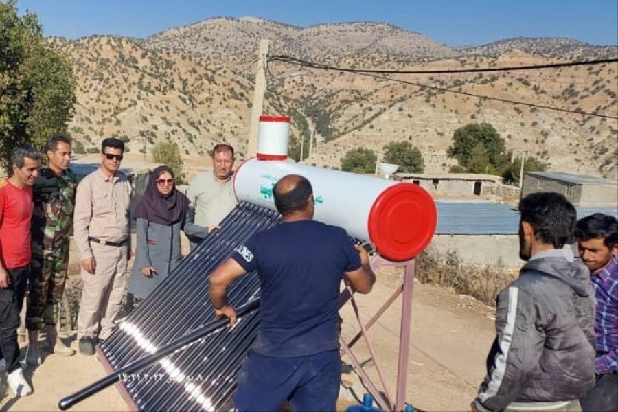 تصویر ۲۹ آبگرمکن خورشیدی در اراضی جنگلی فارس نصب و راه اندازی شد