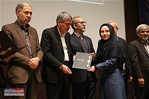 تقدیر از بانوی خبرنگار  در فارس به عنوان پژوهشگر برتر