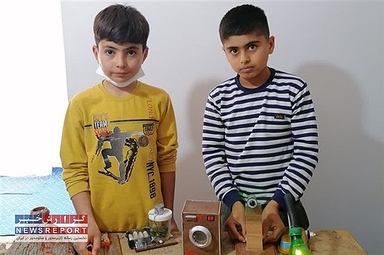 استعداد دو نوجوان روستای عرب لاله گون و ابتکارشان با مواد بازیافتی