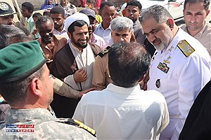 فرمانده نیروی دریایی ارتش از روند خدمت رسانی به مردم سیل زده دشتیاری بازدید کرد