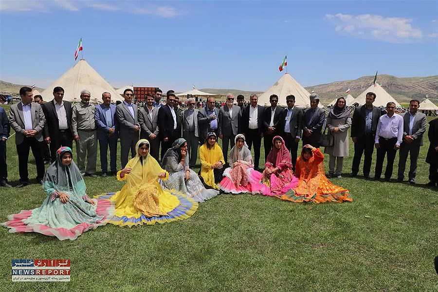 تصویر اجرای برنامه های عروسک گردانی و مسابقه فرهنگی در راستای حفظ محیط زیست  به میزبانی دشت ارژن شیراز
