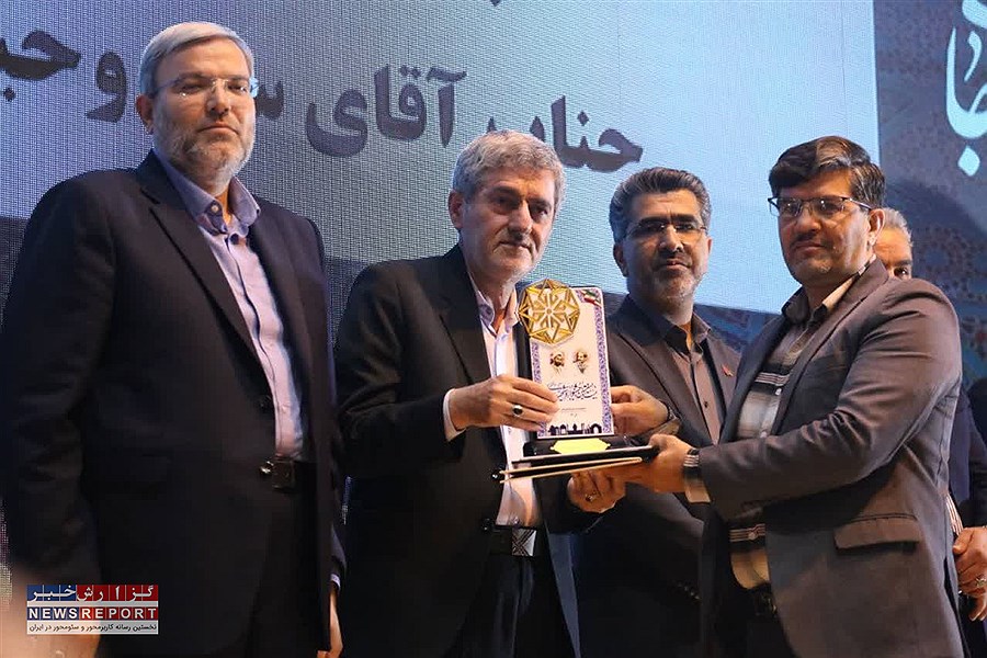 تصویر رتبه برتر دانشگاه علوم پزشکی شیراز در شاخص کیفیت ارائه خدمت در میز خدمت حضوری و الکترونیکی کسب شد