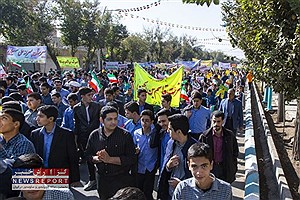 نمایش اقتدار و ولایت مداری اقشار مختلف مردم یزد بویژه دانش آموزان در راهپیمایی ۱۳ آبان