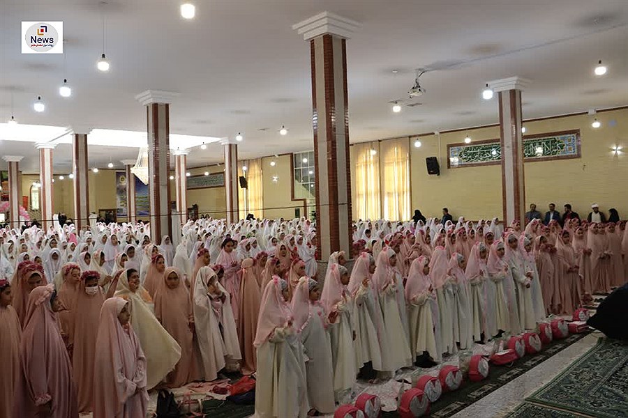 هزار دانش‌آموز دختر در ناحیه سه شیراز آغاز عبادت و بندگی را جشن گرفتند