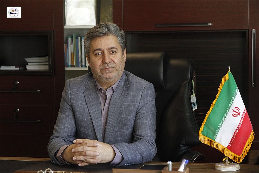 تصویر صعود مشترک به قله بل توسط تیم‌های کوهنوردی استانداری فارس و خراسان رضوی