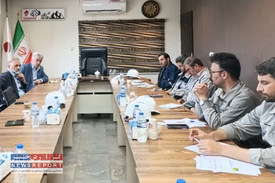 تصویر حضور پررنگ مدیرعامل صبانور در مجتمع‌های تولیدی و تشکیل جلسات در شرایط بحرانی کشور