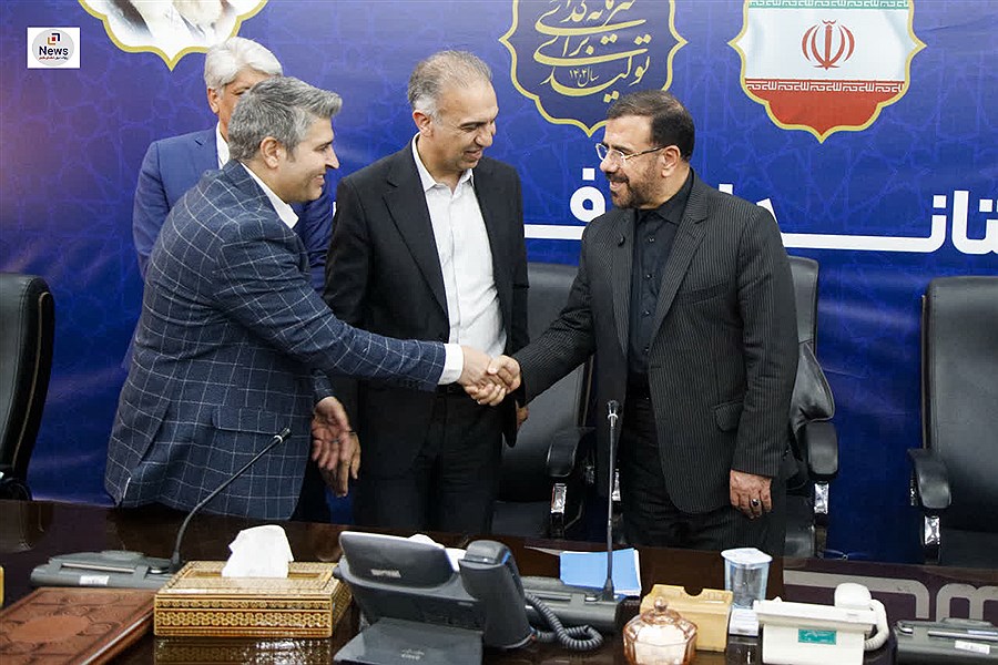 تصویر تفاهم‌نامه احداث 1000 مگاوات نیروگاه خورشیدی با بخش خصوصی به امضا رسید
