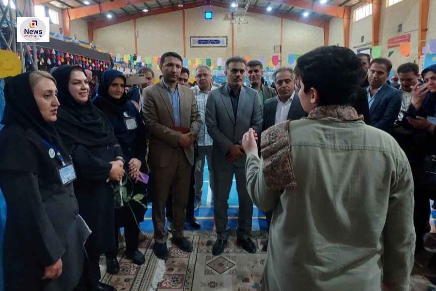 تصویر خلاقیت و نوآوری: نمایش آثار دانش‌آموزان ناحیه سه شیراز در جشنواره جابربن‌حیان