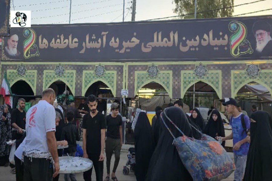 تصویر خادمان مواکب بنیاد بین‌المللی خیریه آبشار عاطفه‌ها در اربعین ۱۴۰۴: خدمت‌رسانی بی‌وقفه به زائران در مرزها و کربلا