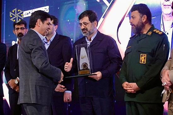 تجلیل از مدیرعامل معادن منگنز ایران به‌عنوان چهره برگزیده معدنی استان قم
