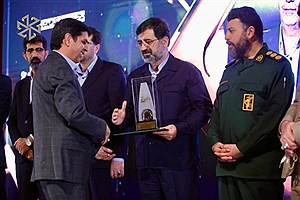 تجلیل از مدیرعامل معادن منگنز ایران به‌عنوان چهره برگزیده معدنی استان قم