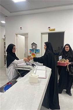 تصویر تجلیل از کادر درمان و پرستاران در نمایندگی‌های بنیاد آبشار عاطفه‌ها در استان تهران