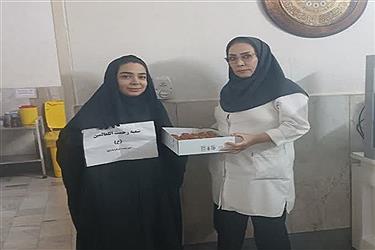تصویر تجلیل از کادر درمان و پرستاران در نمایندگی‌های بنیاد آبشار عاطفه‌ها در استان تهران