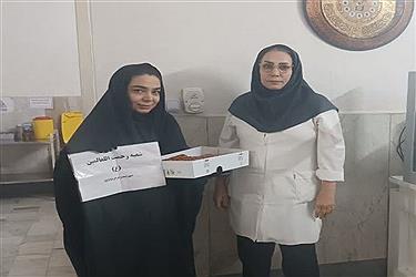 تصویر تجلیل از کادر درمان و پرستاران در نمایندگی‌های بنیاد آبشار عاطفه‌ها در استان تهران