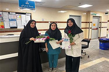 تصویر تجلیل از کادر درمان و پرستاران در نمایندگی‌های بنیاد آبشار عاطفه‌ها در استان تهران