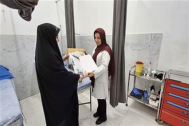 تصویر تجلیل از کادر درمان و پرستاران در نمایندگی‌های بنیاد آبشار عاطفه‌ها در استان تهران