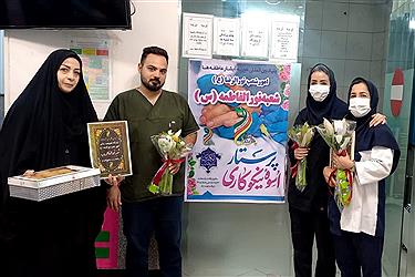 تصویر تجلیل از کادر درمان و پرستاران در نمایندگی‌های بنیاد آبشار عاطفه‌ها در استان تهران