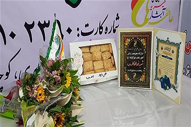 تصویر تجلیل از کادر درمان و پرستاران در نمایندگی‌های بنیاد آبشار عاطفه‌ها در استان تهران