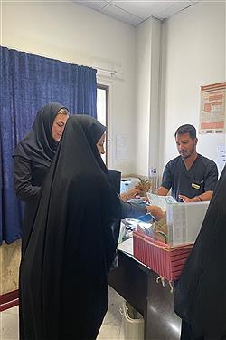 تصویر تجلیل از کادر درمان و پرستاران در نمایندگی‌های بنیاد آبشار عاطفه‌ها در استان تهران