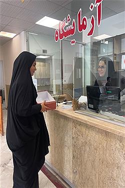 تصویر تجلیل از کادر درمان و پرستاران در نمایندگی‌های بنیاد آبشار عاطفه‌ها در استان تهران