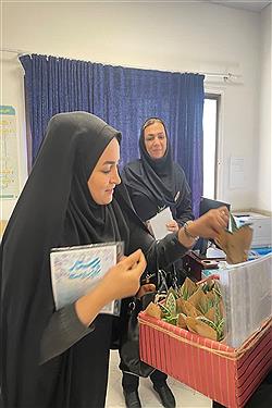 تصویر تجلیل از کادر درمان و پرستاران در نمایندگی‌های بنیاد آبشار عاطفه‌ها در استان تهران