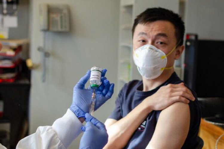 تصویر چین واکسن های کووید۱۹ را با هم ترکیب می کند