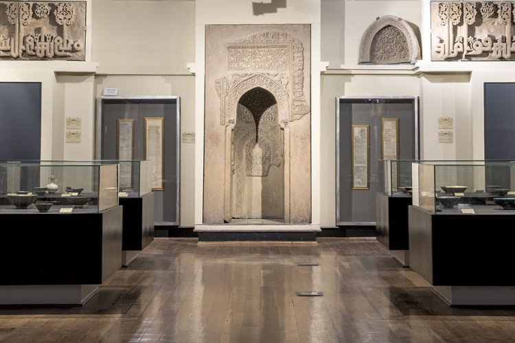 تصویر انتقال اشیای فرهنگی از موسسه ایران‌ شناسی بریتانیا به موزه ملی