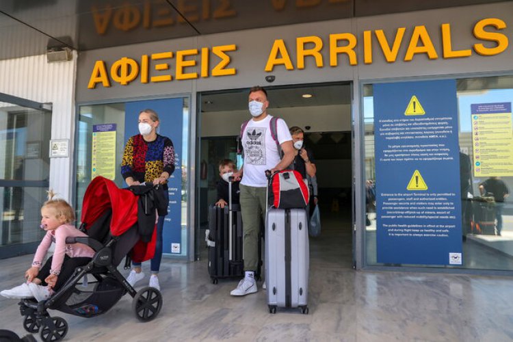 تصویر گردشگران به یونان بازگشتند