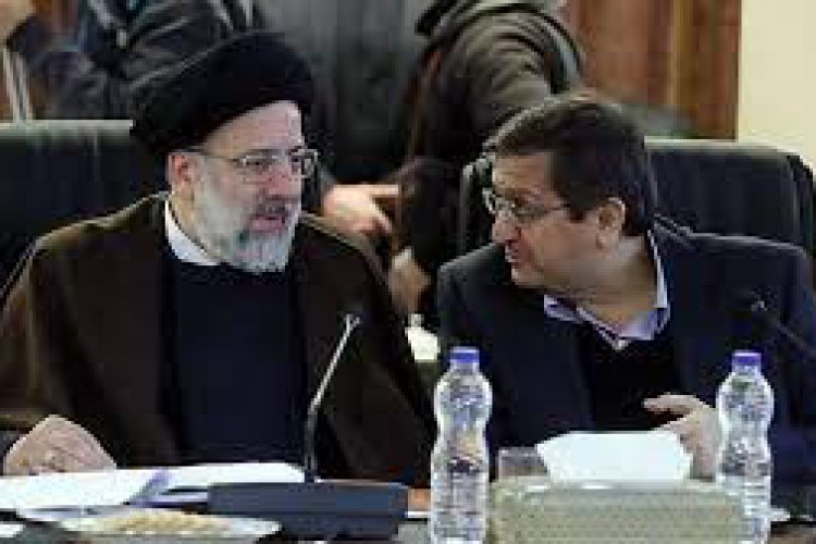 تصویر صدرنشینی همتی نسبت به رئیسی