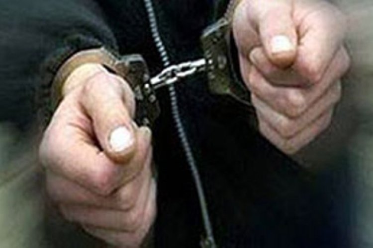 تصویر بازداشت اختلاسگر بانکی در سرچهان