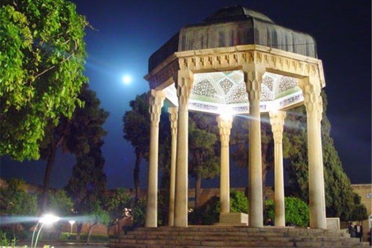 نمایشگاه کتاب حافظ و قرآن در شیراز برپا شد