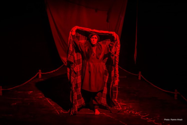 تصویر نمایش «استرالیا » از استان فارس به جشنواره ملی تئاتر «لاله‌های سرخ» راه یافت