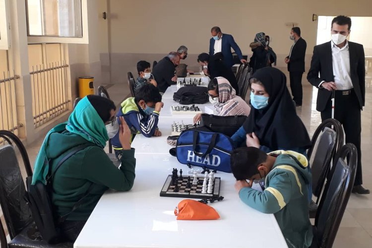 تصویر برگزاری نخستین دوره استعدادیابی و مسابقات شطرنج نابینایان و کم بینایان فارس