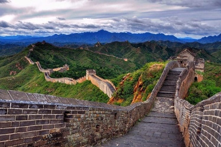 تصویر هم دیوار چین را  بساز و هم نگهبانش را!