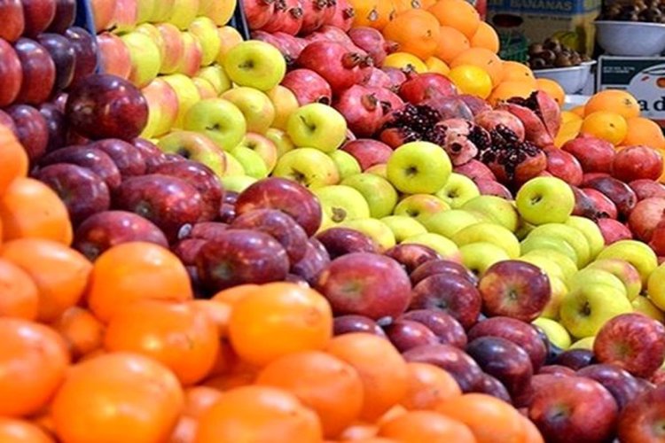 تصویر ۷۰ هزارتن میوه تولید استان فارس در بازار توزیع می شود