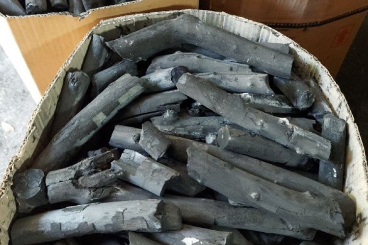 تصویر توقیف محموله قاچاق ۲۸۰ کیلویی زغال در شهرستان کازرون