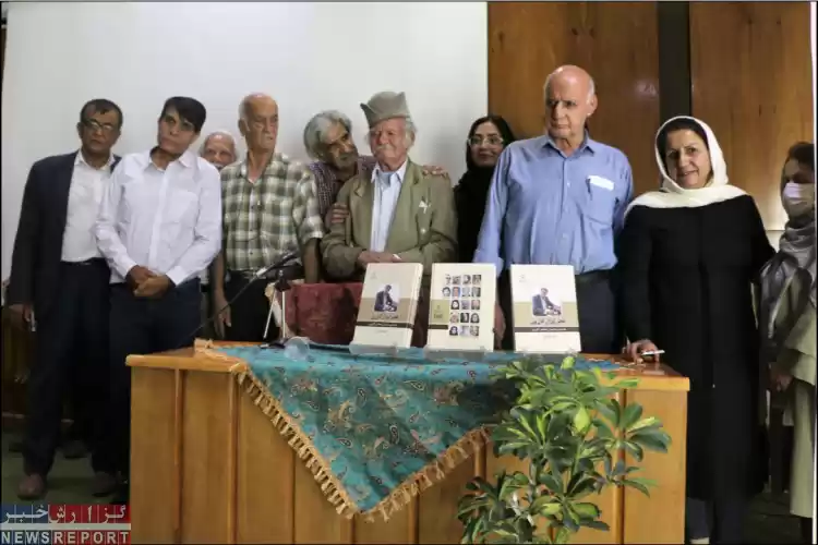 جشن امضای کتاب فخرآوران کازرون در شیراز برگزار شد