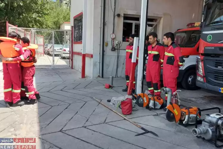 تصویر آتش نشانان شیراز در مقابل بارندگی‌های احتمالی آمادگی کامل دارند