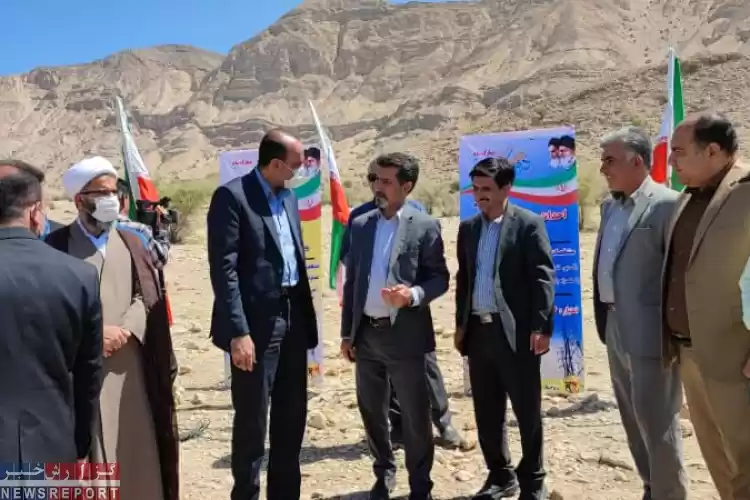 تصویر بهره برداری و آغاز عملیات اجرایی دو طرح تامین انتقال برق در استان فارس