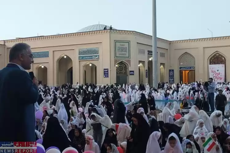 همایش ۱۰ هزار نفری دانش آموزان دختر روزه اولی و مادرانشان در شیراز  برگزار شد