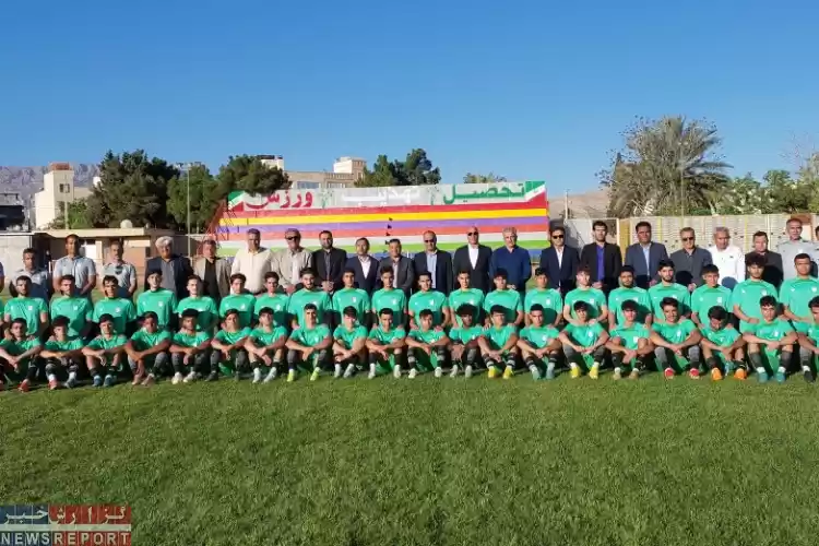 تصویر برگزاری اردوی تیم ملی فوتبال دانش آموزی در شیراز آغاز شد
